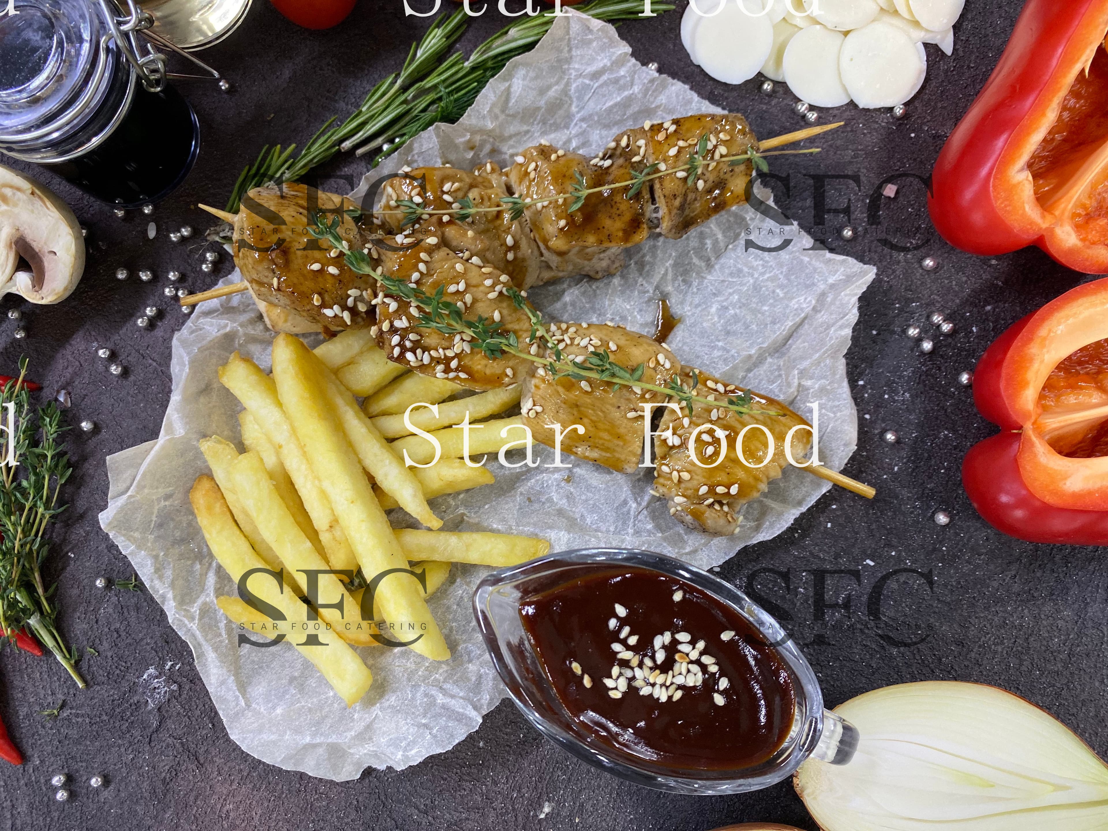 Куриный шашлычок с картофелем фри