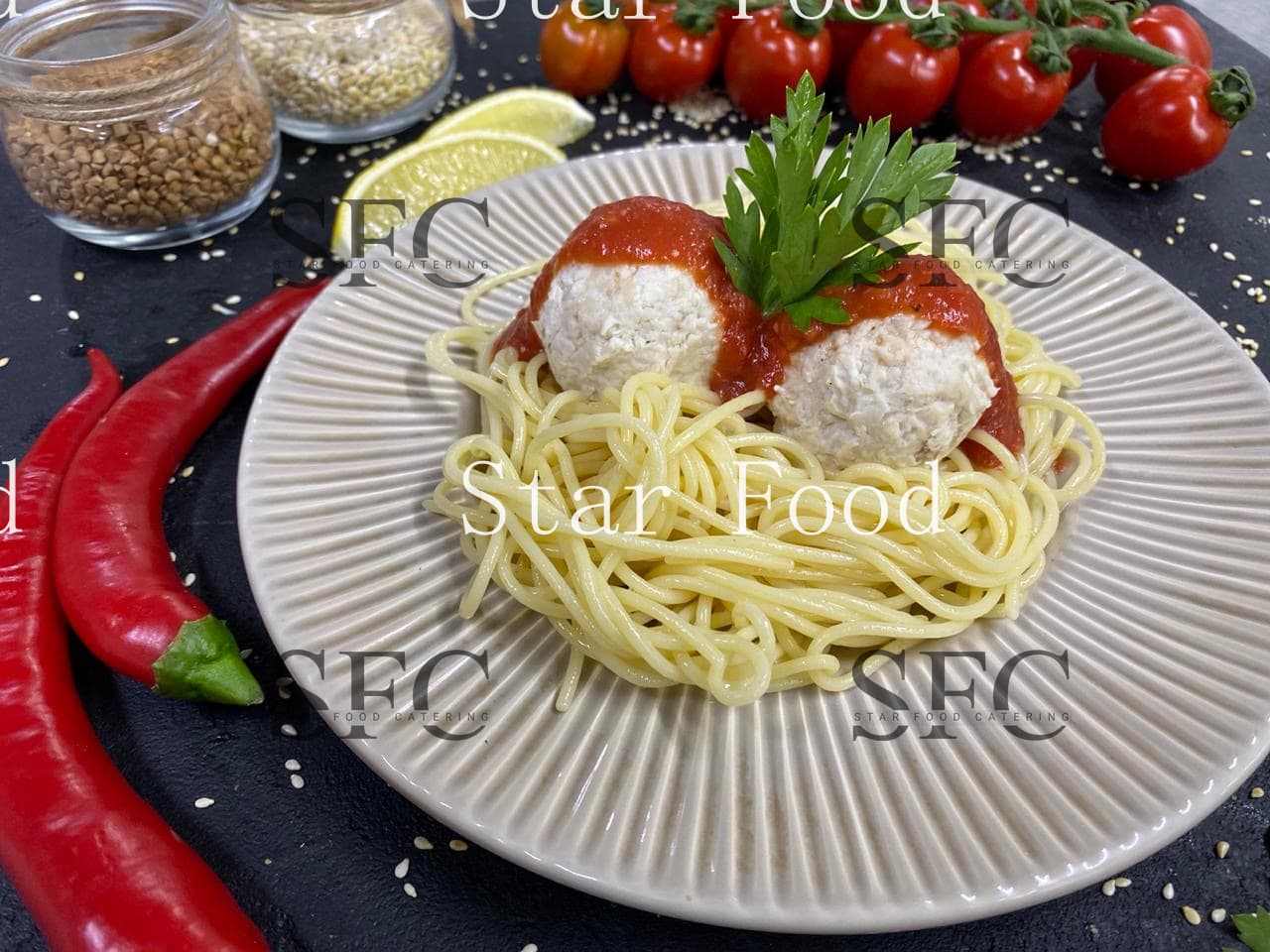 Спагетти с куриными тефтельками